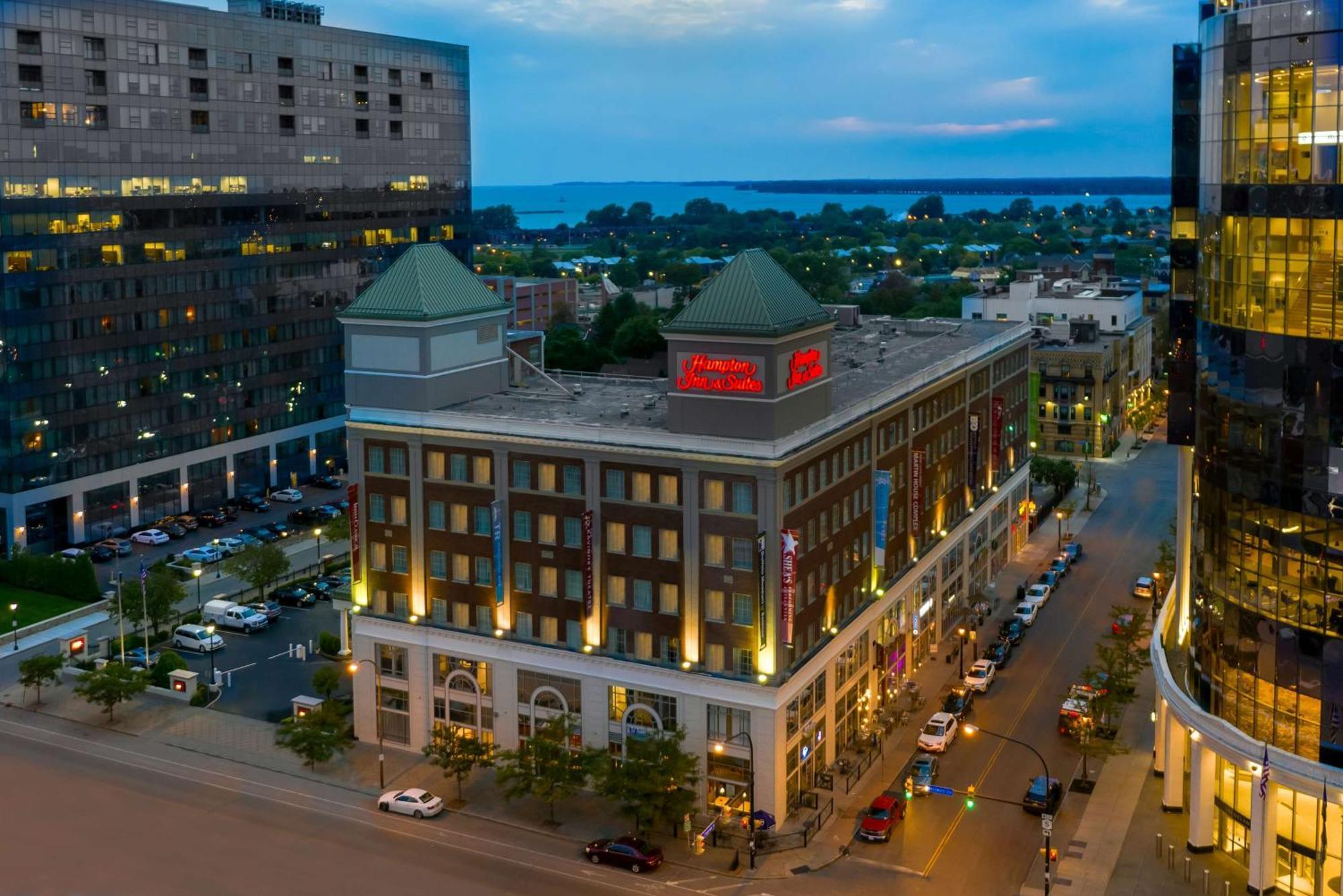 Hampton Inn & Suites Buffalo/Downtown Exterior photo